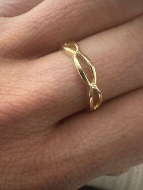 Boutique gold ring